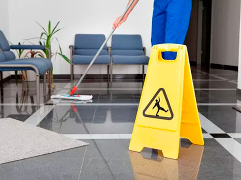 Mantenimiento y limpieza de pisos en áreas comunes de edificios y oficinas.